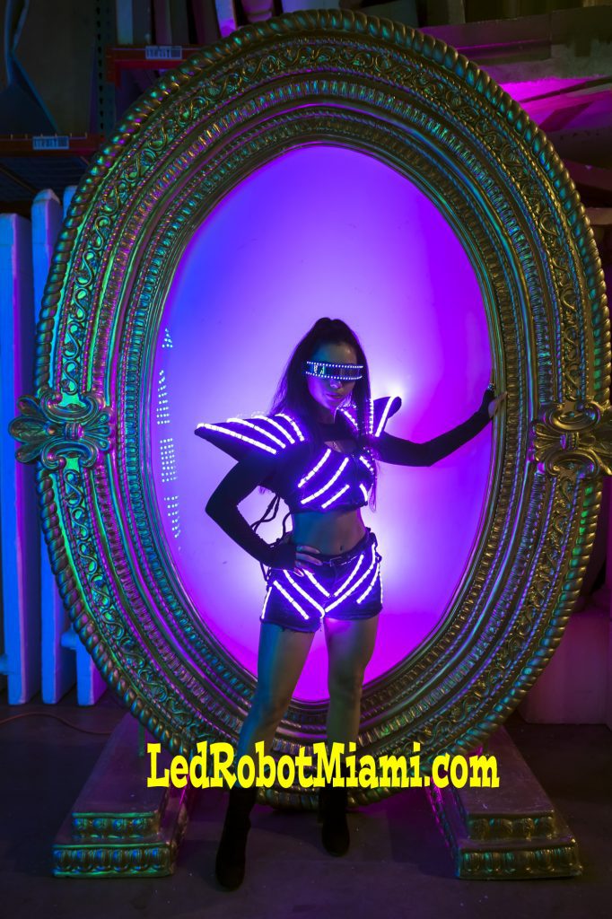 Female Dancer Led Robot Miami South Florida Hora Loca Led Robots And Hora Loca Miami 3968